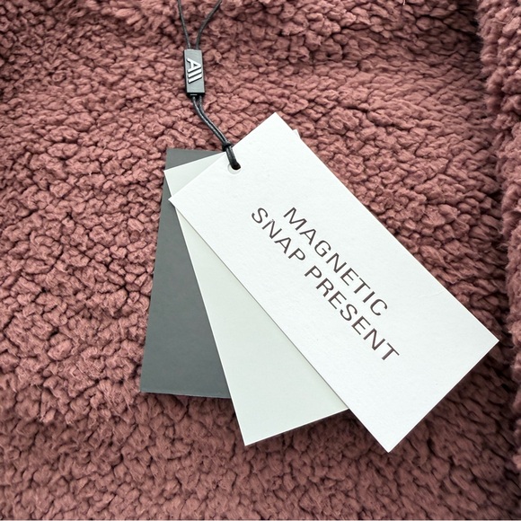 Andrew Marc Women's Valencia Water Resistant Faux Shearling Lined Puffer Jacket - Picture 6 of 10